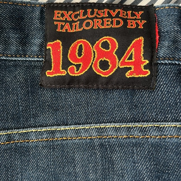Von Dutch dark blue jeans. Exclusively tailored by 1984. Straight leg. 34 X 32 - Picture 4 of 9